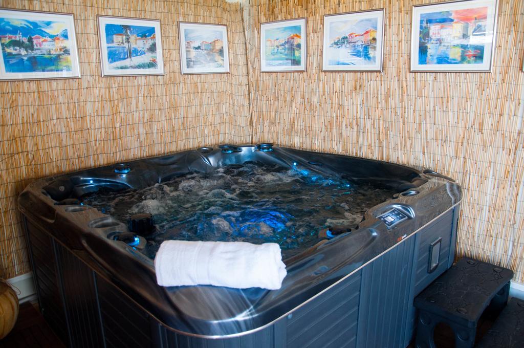 Camping Adria Mobile Homes In Camping Kastanija Novigrad  Luaran gambar