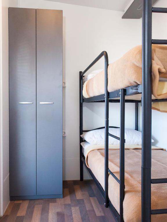 Camping Adria Mobile Homes In Camping Kastanija Novigrad  Bilik gambar