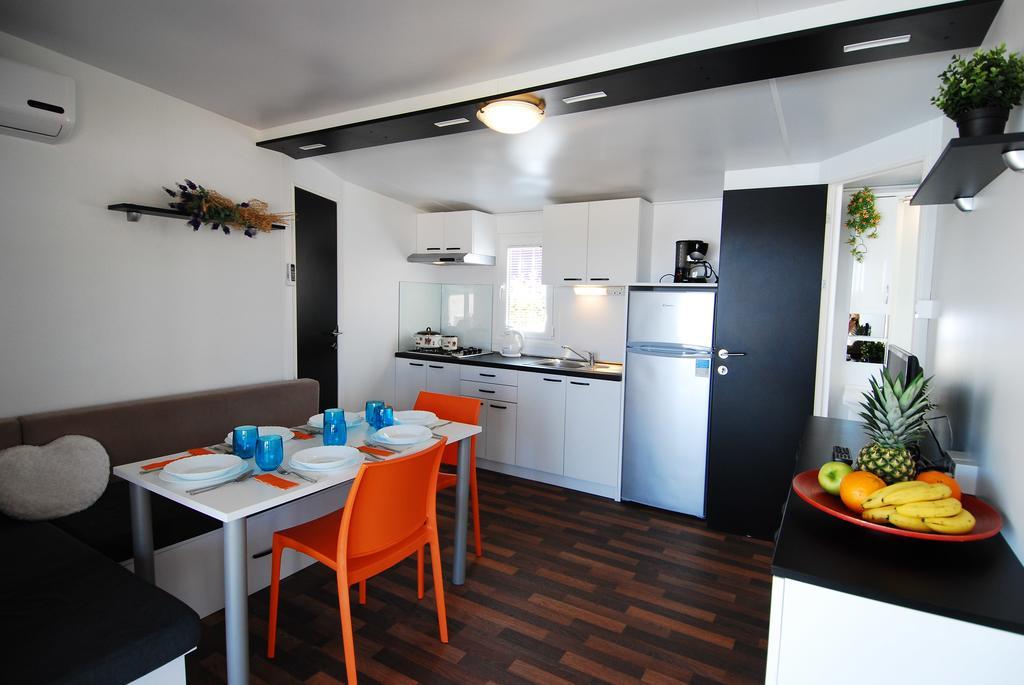 Camping Adria Mobile Homes In Camping Kastanija Novigrad  Luaran gambar