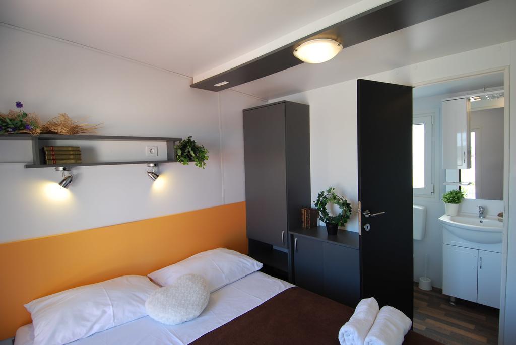 Camping Adria Mobile Homes In Camping Kastanija Novigrad  Luaran gambar