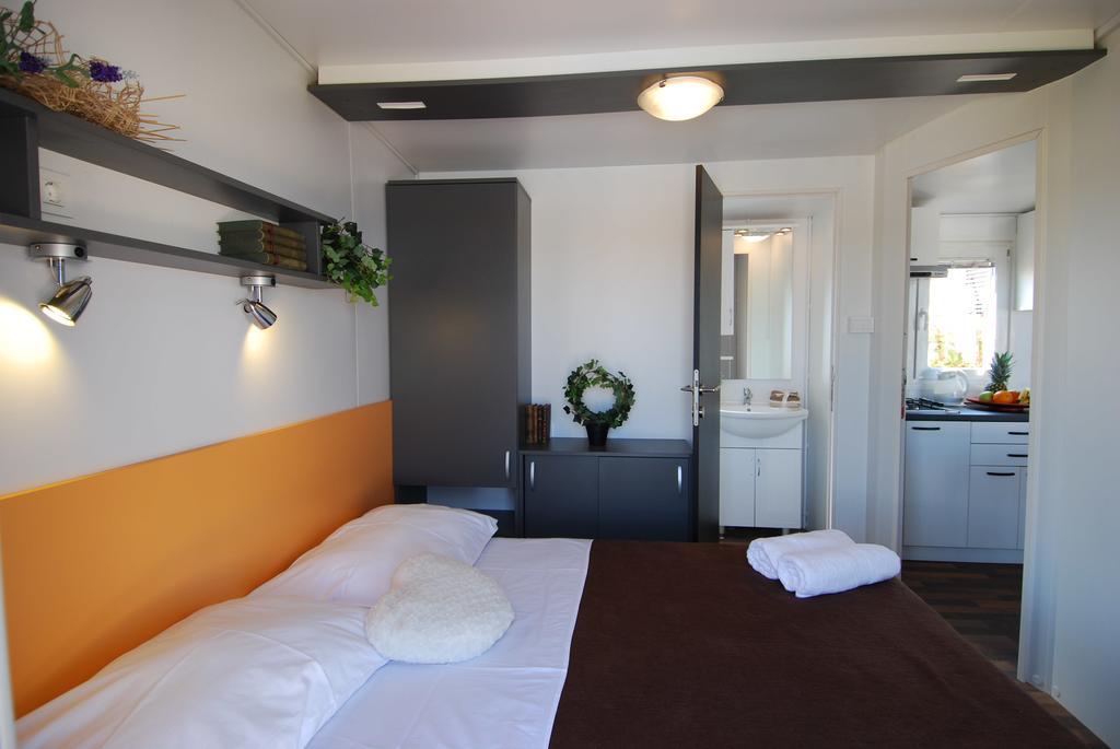 Camping Adria Mobile Homes In Camping Kastanija Novigrad  Luaran gambar