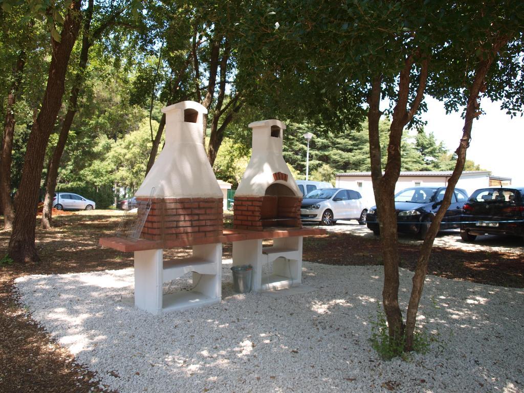 Camping Adria Mobile Homes In Camping Kastanija Novigrad  Luaran gambar