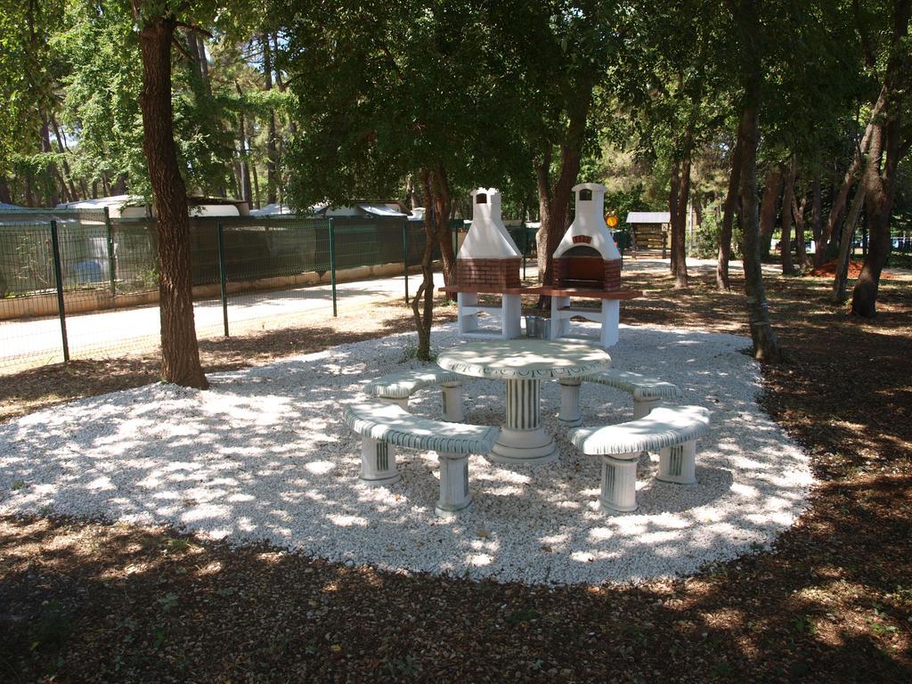 Camping Adria Mobile Homes In Camping Kastanija Novigrad  Luaran gambar